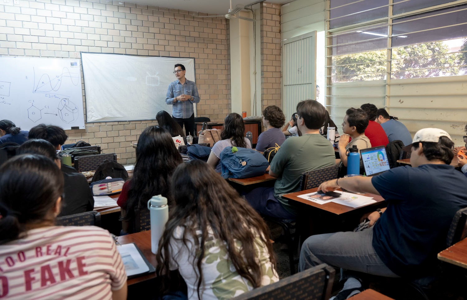 Autoridades de la UAS escuchan inquietudes de los estudiantes