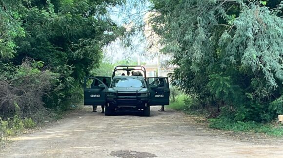 Continúa presencia de fuerzas federales en domicilio asegurado en la colonia Las Golondrinas, de Guasave, Sinaloa