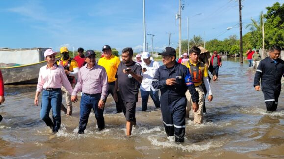 Ayuntamiento de Navolato intensifica recorridos en zonas afectadas por marejada; convocan a donar