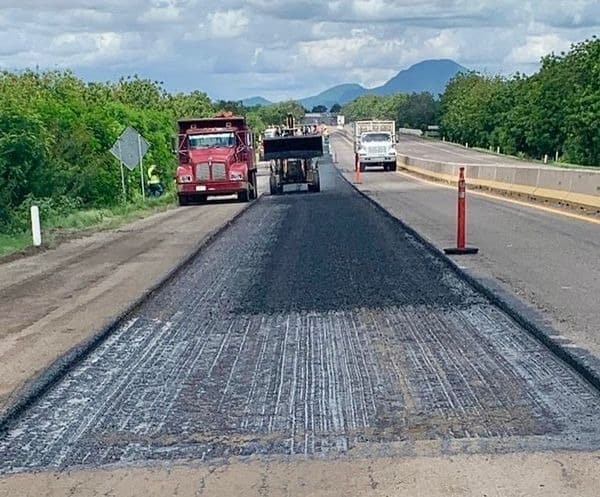 Bacheo de la Autopista Benito Juárez en Sinaloa