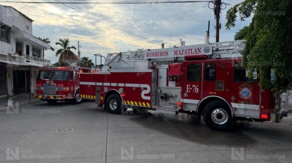 Incendio en vivienda moviliza a Bomberos Mazatlán en la colonia Juárez en Mazatlán; no se reportan lesionados