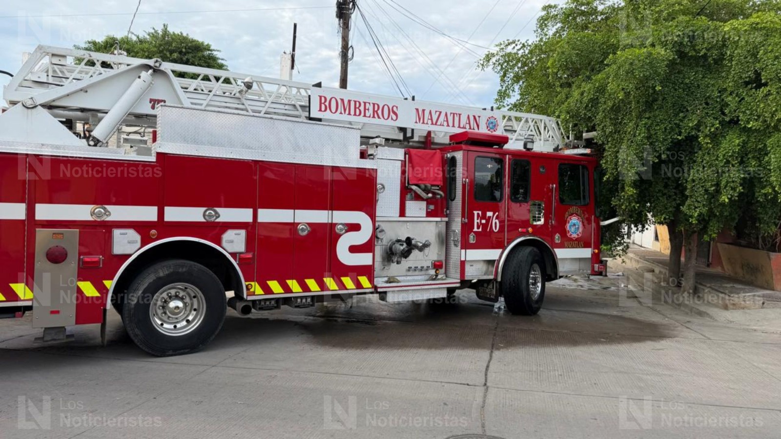 Bomberos de Mazatlán en incendio