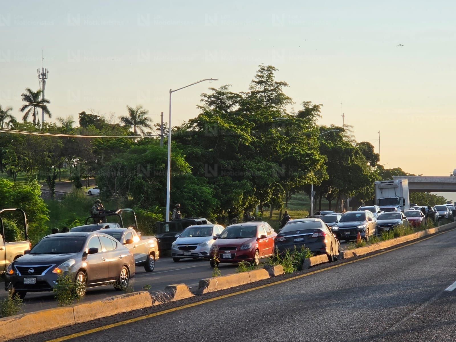 Choque sobre La Costerita de Culiacán deja solo daños materiales