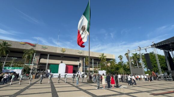 Con acto cívico autoridades civiles y militares conmemoran el 216 Aniversario del Grito de Independencia, en Culiacán