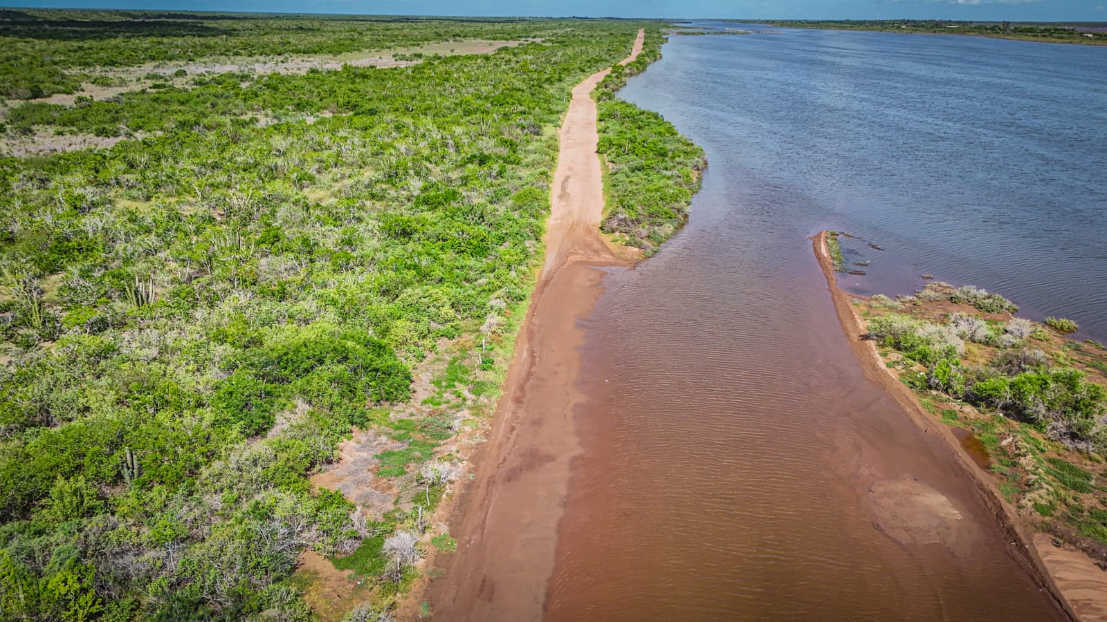 Crecida del mar deja incomunicados a habitantes en Yameto, Navolato
