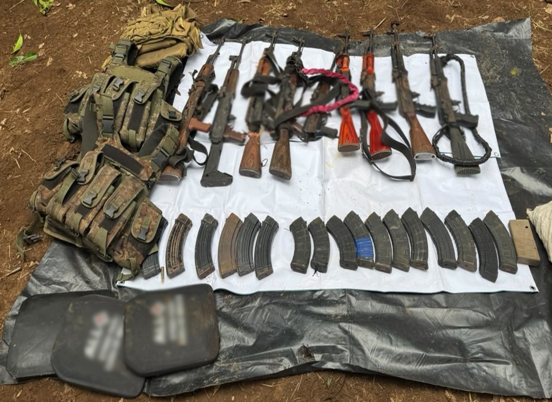 Decomisan arsenal en Escuinapa, Sinaloa; hay tres detenidos, entre ellos un menor de edad