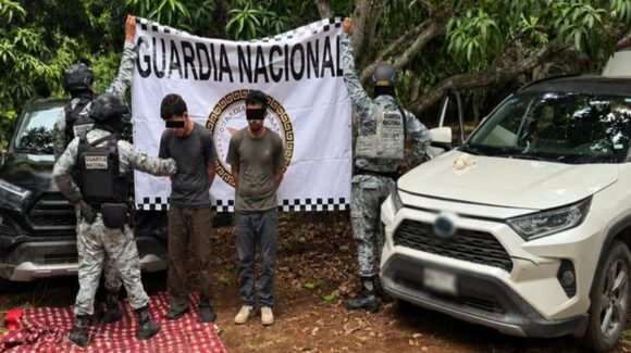 Decomisan arsenal en Escuinapa, Sinaloa; hay tres detenidos, entre ellos un menor de edad