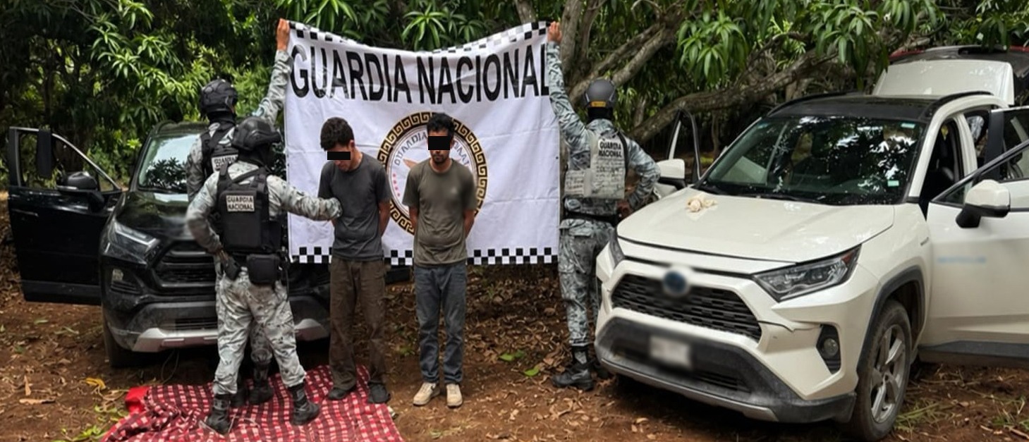 Decomisan arsenal en Escuinapa, Sinaloa; hay tres detenidos, entre ellos un menor de edad