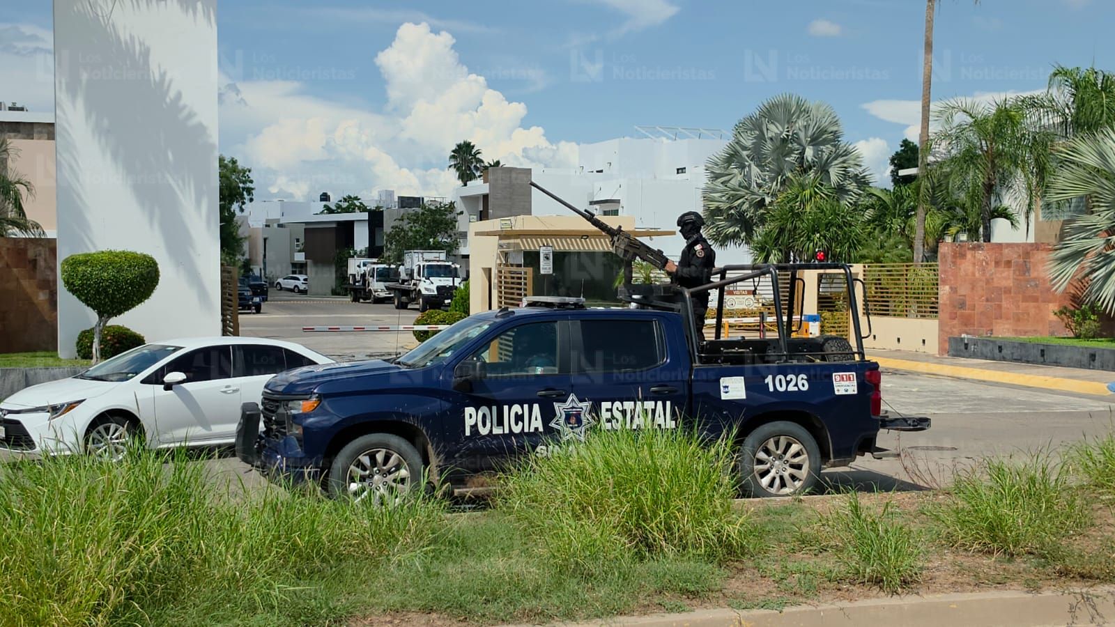 Decomisan vehículos en privada de Culiacán