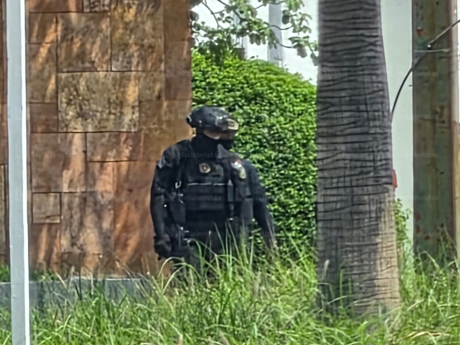 Decomisan vehículos tras operativo en el interior de una Privada de la Isla Musalá en Culiacán