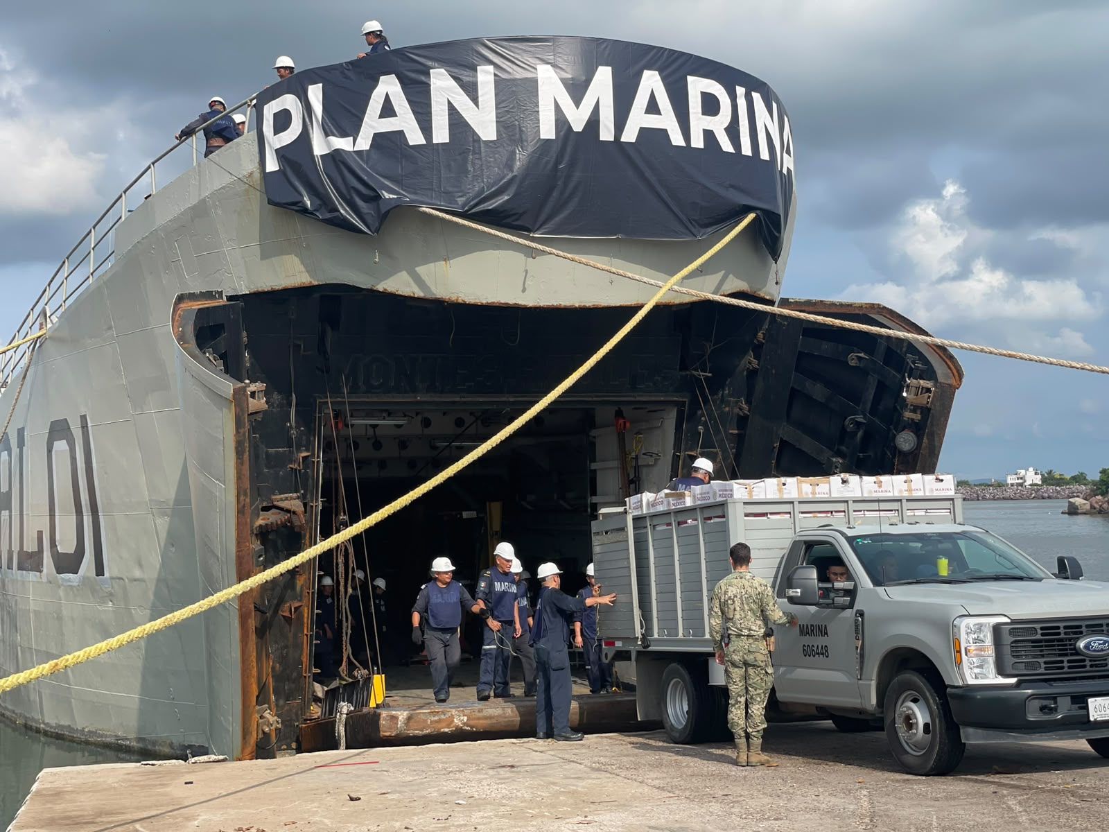 Desde Mazatlán, Sinaloa, zarpa ayuda para damnificados de Polo en Baja California Sur