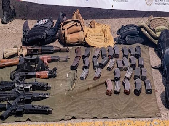 Despliegue de seguridad en Culiacán deriva en el aseguramiento de armas, equipo táctico y vehículos robados