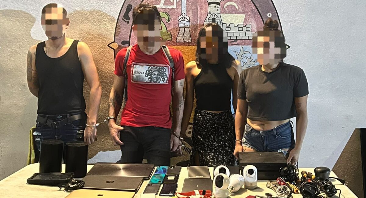 ¡Llevaban botín tecnológico! Detienen a cuatro en intento de robo a comercio en Mazatlán, Sinaloa; dos son mujeres