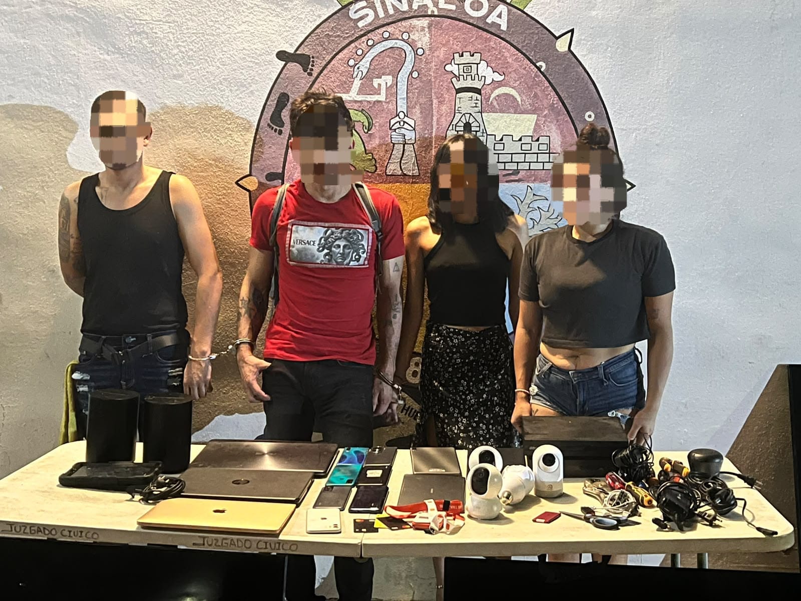 Detienen a cuatro en intento de robo a comercio en Mazatlán, Sinaloa; dos son mujeres