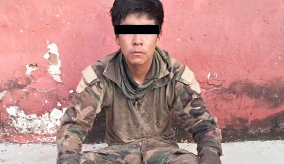¡Andaba al tope! Detienen a joven en Concordia, Sinaloa con armas, cartuchos y chalecos tácticos