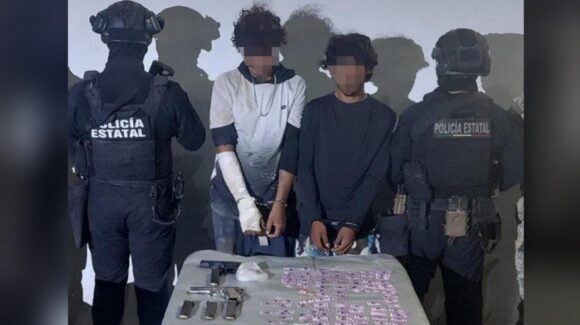 Detienen en Mazatlán, Sinaloa, a dos civiles tras intentar evadir operativo; llevaban armas y droga, uno es menor de edad