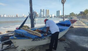 Efectos de Polo continúan en las costas de Mazatlán y deja sin trabajo a pescadores de Playa Norte