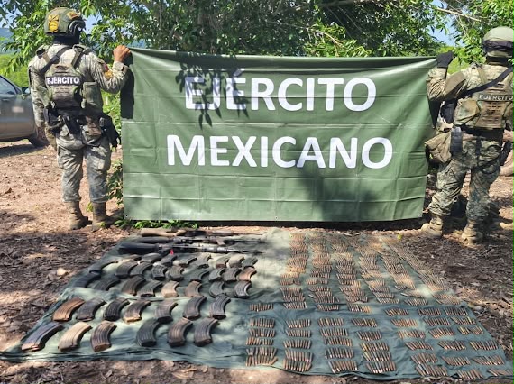 Ejército Mexicano asegura tres armas largas, 38 cargadores y mil 600 cartuchos en Tepuxta, Concordia