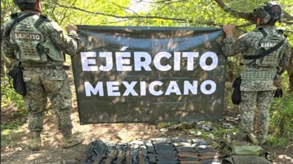 Ejército asegura arsenal durante operativo y recorridos de seguridad en Escuinapa, Sinaloa