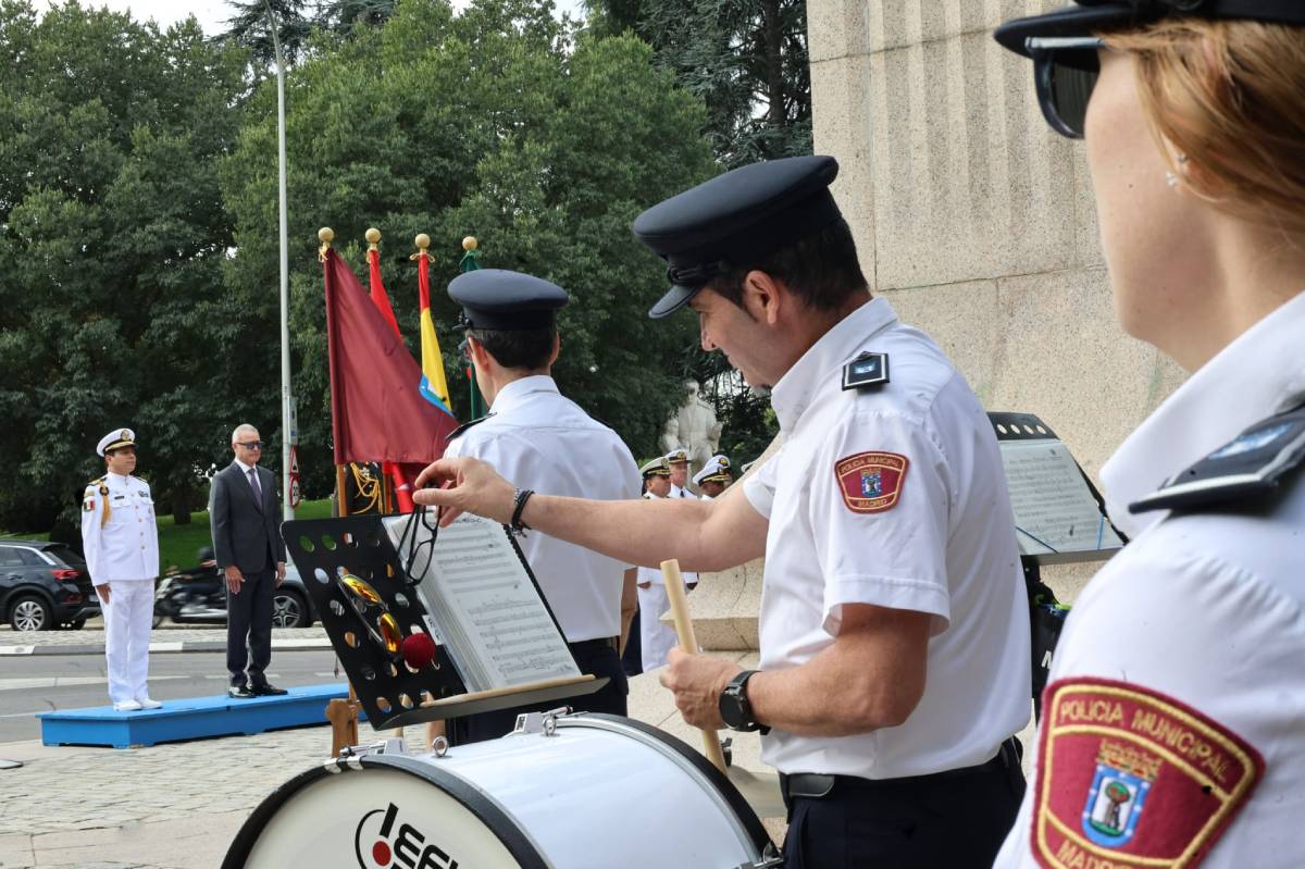 Embajada de México en España conmemora Independencia con ofrenda floral en Madrid