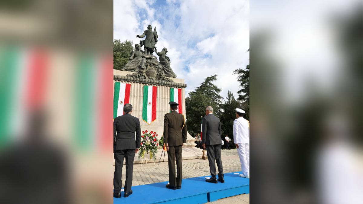 Embajada de México en España conmemora Independencia con ofrenda floral en Madrid