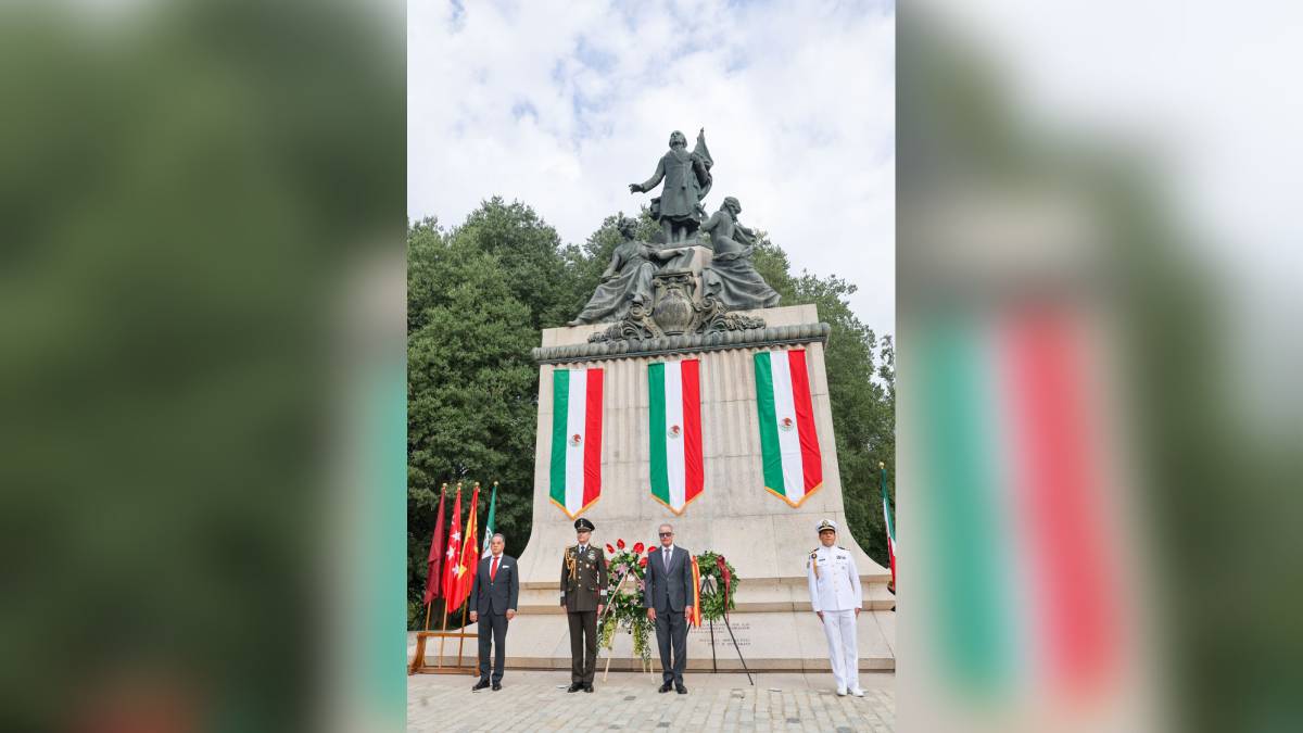 Embajada de México en España conmemora Independencia con ofrenda floral en Madrid