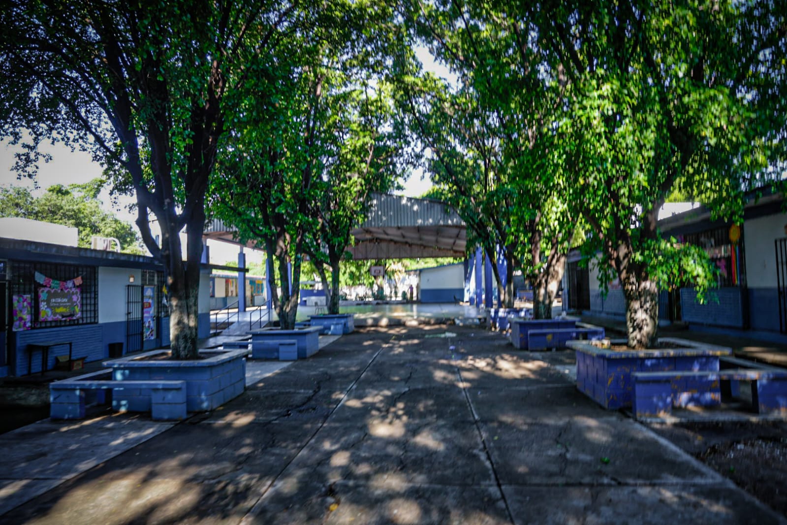 Escuela primaria donde falleció madre de familia por una descarga electrica en Culiacán