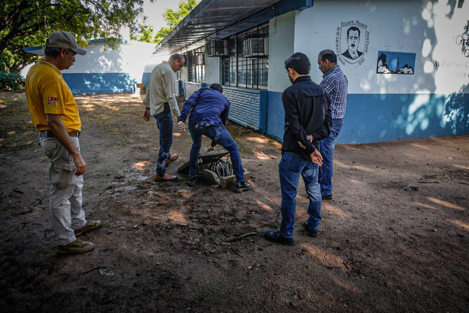 Escuela primaria donde falleció madre de familia por una descarga electrica en Culiacán