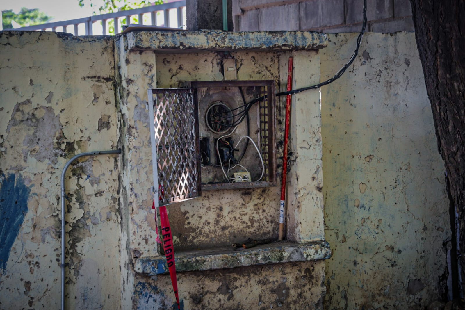 Escuela primaria donde falleció madre de familia por una descarga electrica en Culiacán