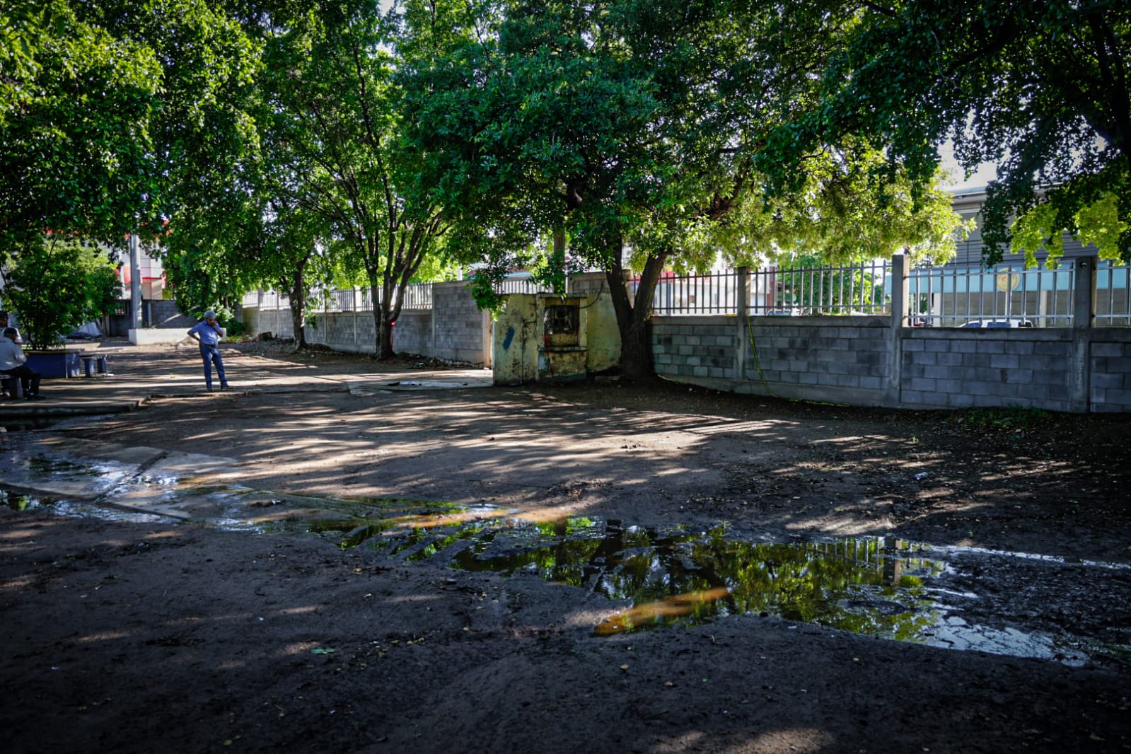 Escuela primaria donde falleció madre de familia por una descarga electrica en Culiacán