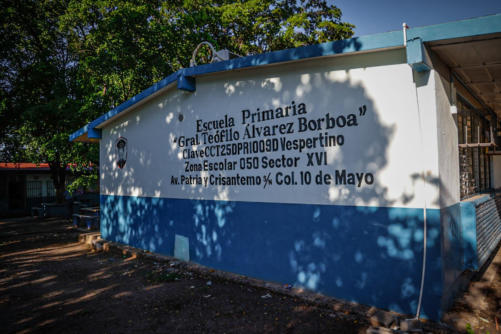 Escuela primaria donde falleció madre de familia por una descarga electrica en Culiacán