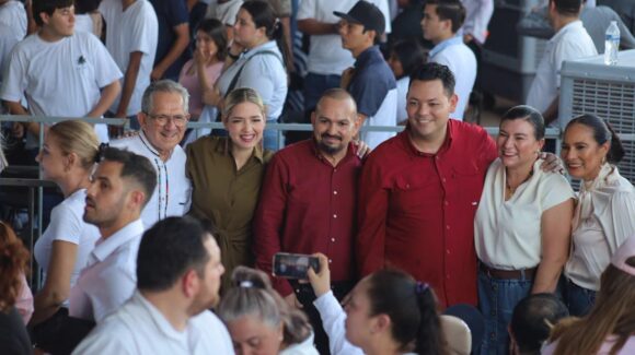 Estrella Palacios acompaña a Claudia Sheinbaum durante rendición de cuentas en Sinaloa