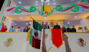 ¡Viva Badiraguato! ¡Viva Sinaloa! ¡Viva México! José Paz López encabeza el tradicional Grito de Independencia 