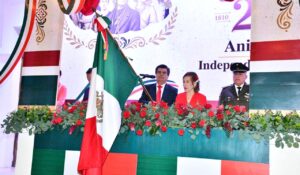 ¡Viva México, y viva el Pueblo Mágico de Mocorito!; Alcalde Enrique Parra Melecio encabezó Grito de Independencia