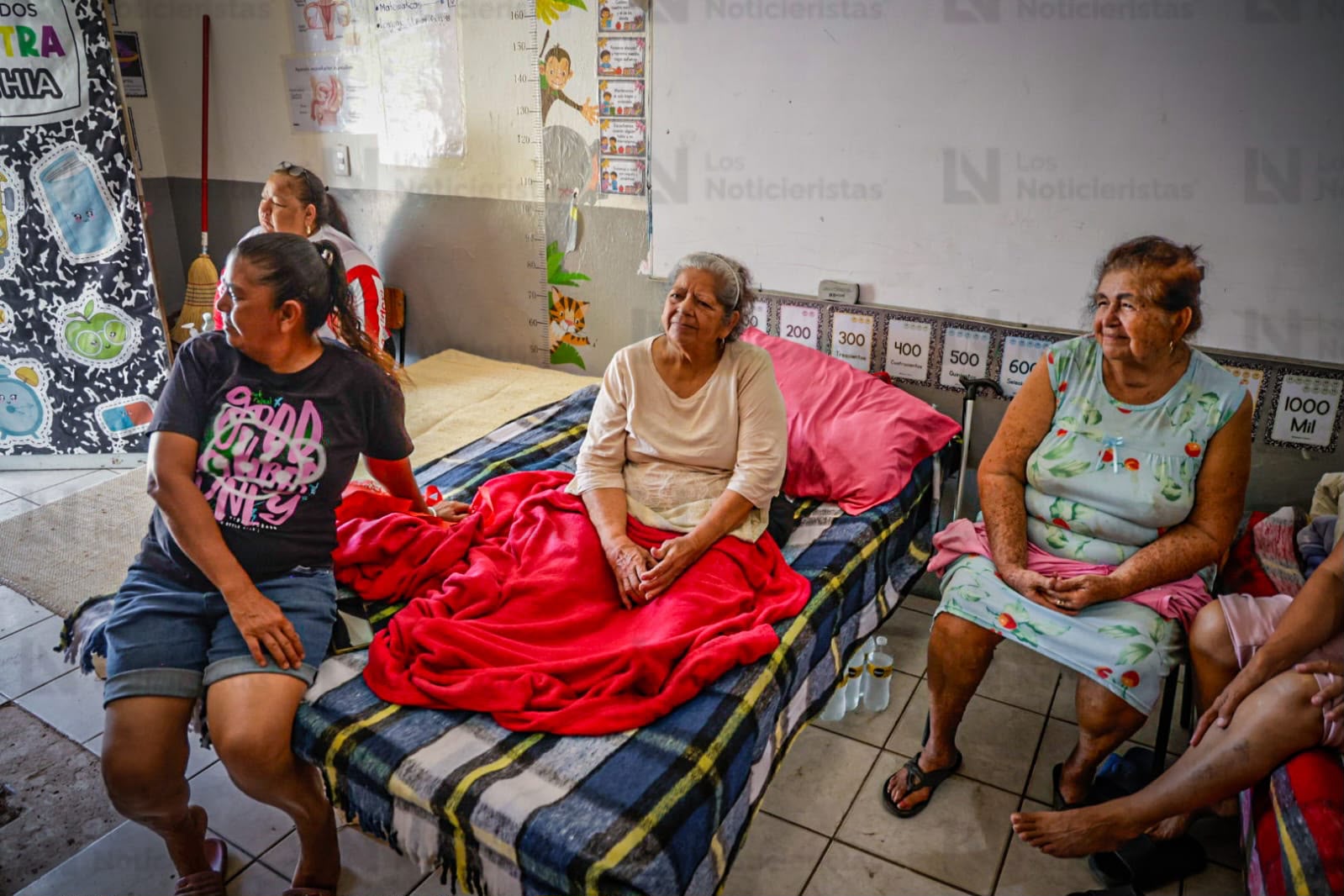 Habitantes de Las Aguamitas en albergues