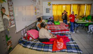 “Nos llegaba el agua a las rodillas, perdimos nuestras pertenencias”: Habitantes de Las Aguamitas, Navolato, sufren afectaciones por crecida del mar