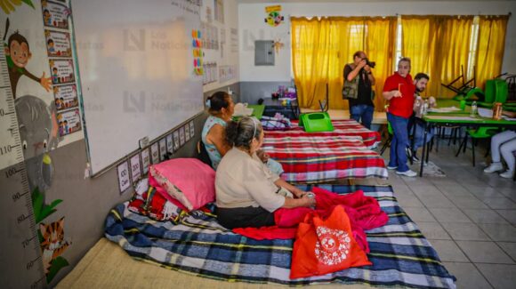 “Nos llegaba el agua a las rodillas, perdimos nuestras pertenencias”: Habitantes de Las Aguamitas, Navolato, sufren afectaciones por crecida del mar