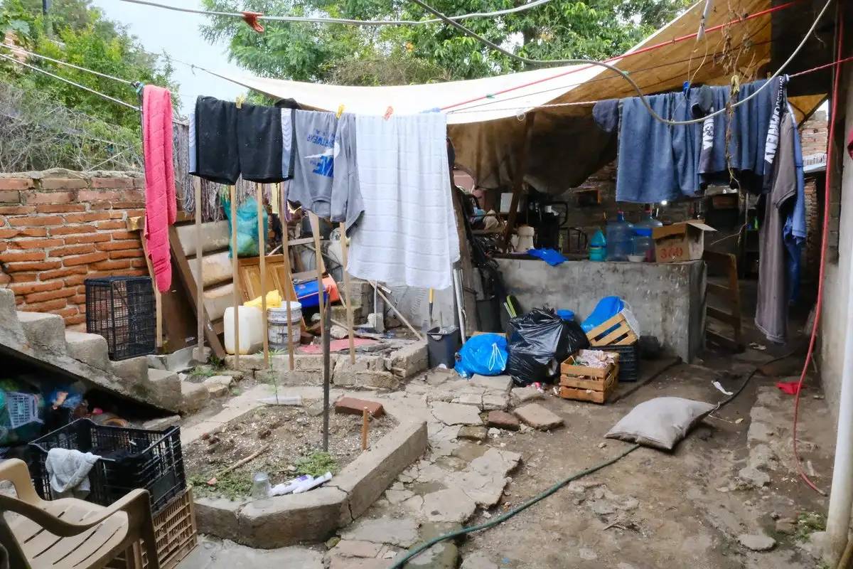 Hallan a ocho hombres cautivos en finca de Tecalitlán