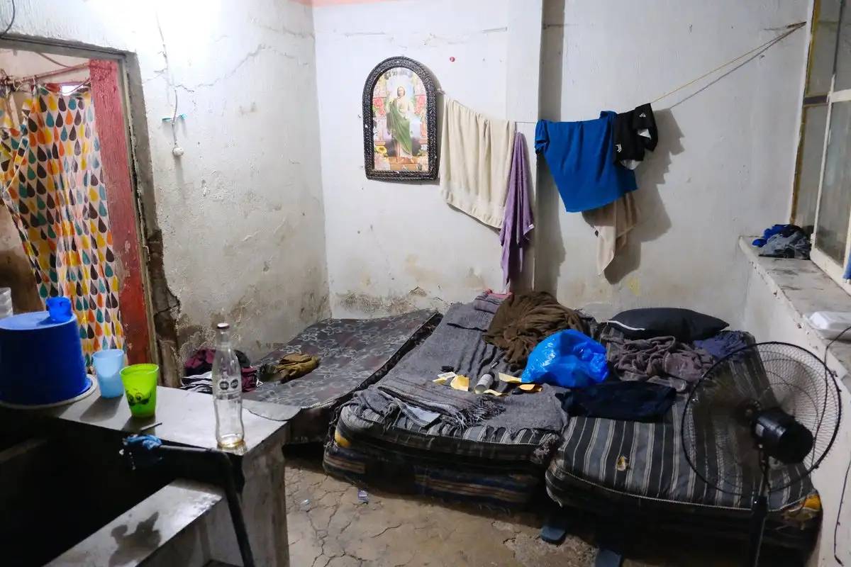 Hallan a ocho hombres cautivos en finca de Tecalitlán