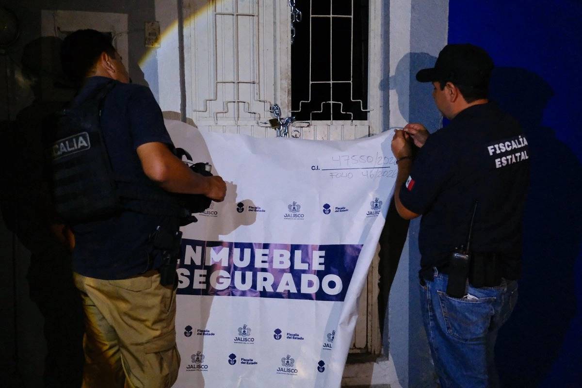 Hallan a ocho hombres cautivos en finca de Tecalitlán
