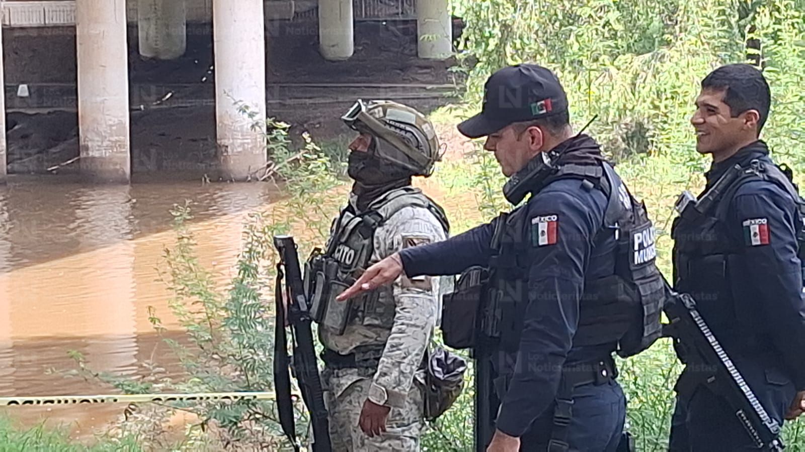 Hallan cadáver en descomposición cubierto con una colchoneta junto al río Tamazula, en el centro de Culiacán