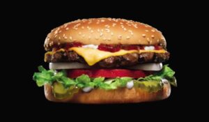 Carl’s Jr. celebra 35 años en México con hamburguesa a $35 pesos, ¿qué producto tendrá precio especial?