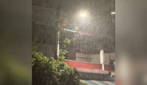 ‘Polo’ despierta a Mazatlán, Sinaloa con fuertes lluvias durante la madrugada de este martes 29 de septiembre