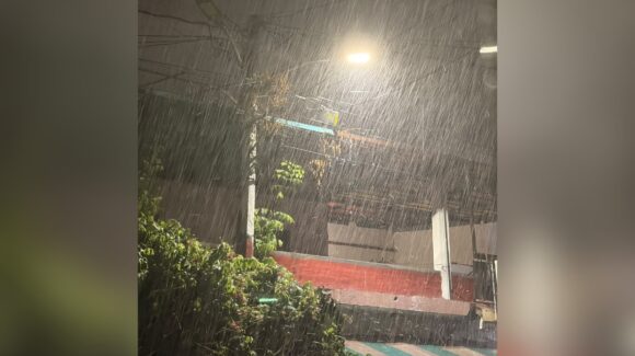 ‘Polo’ despierta a Mazatlán, Sinaloa con fuertes lluvias durante la madrugada de este martes 29 de septiembre