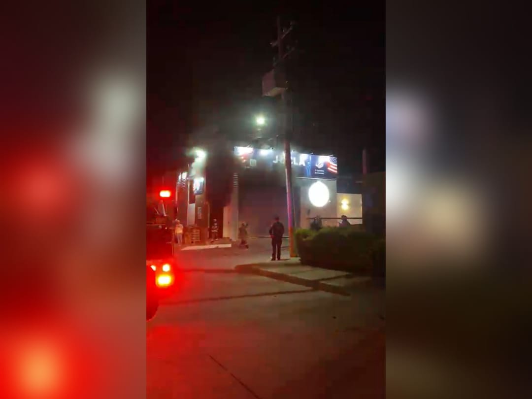 Incendian negocio Jucla en Culiacán