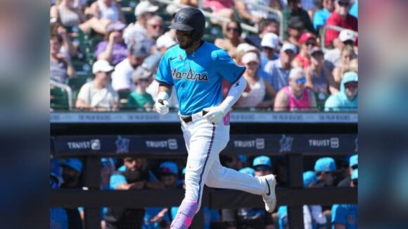 Jared Serna se une al selecto grupo de mexicanos que debutaron un 1 de septiembre en MLB