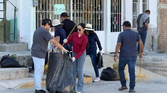 Saca JUMAPAM casi 100 costales de basura de Vistas del Mar de Mazatlán, Sinaloa