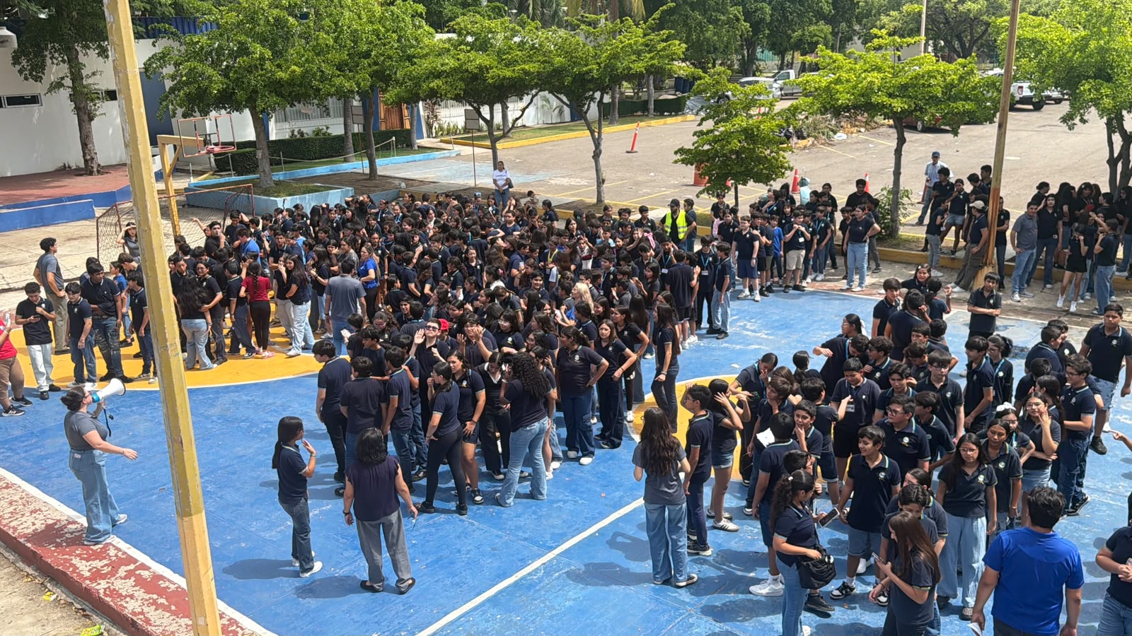 La UAS Zona Sur sale de las aulas para practicar ante un sismo en Mazatlán, Sinaloa