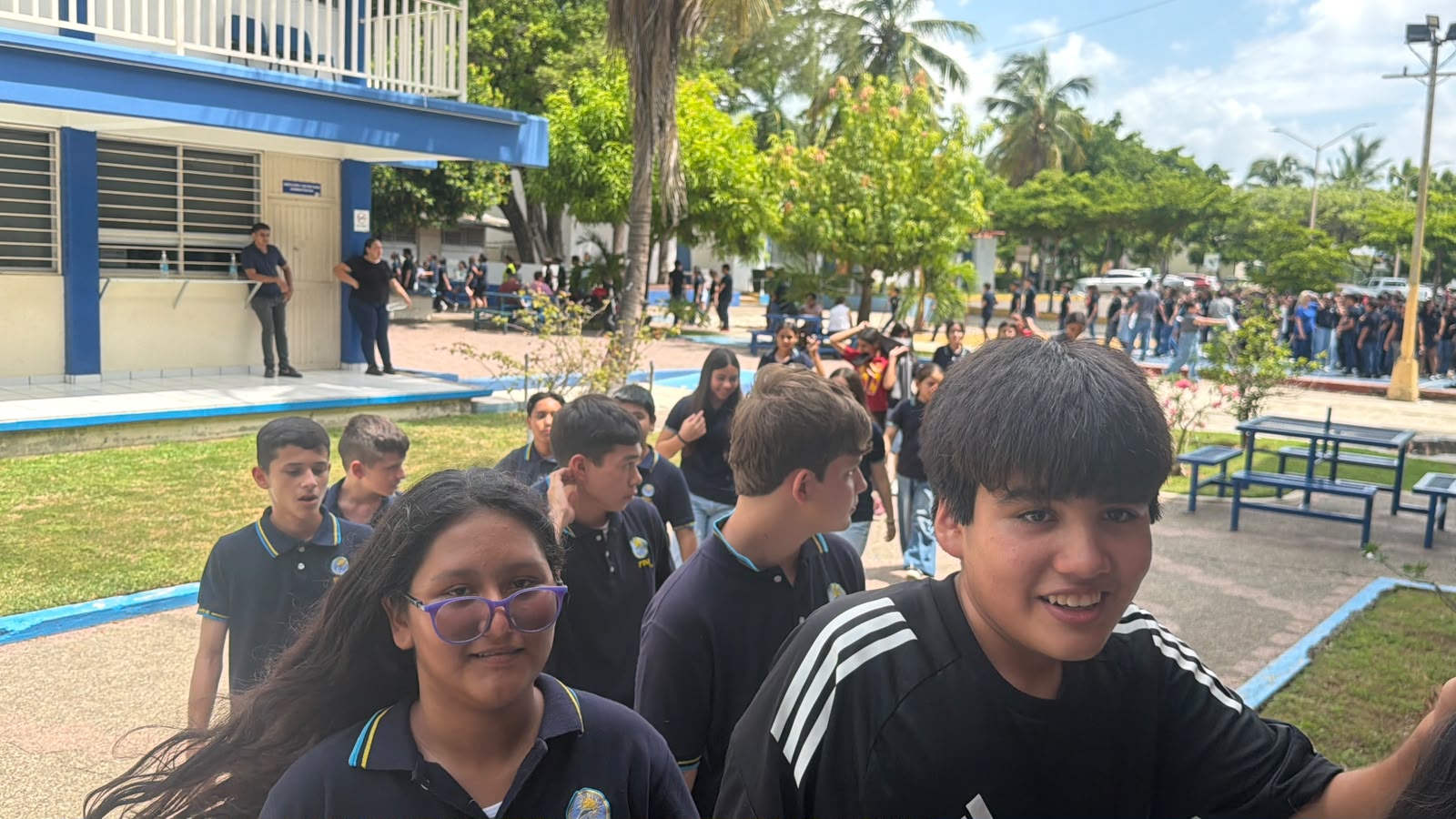 La UAS Zona Sur sale de las aulas para practicar ante un sismo en Mazatlán, Sinaloa