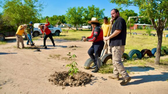 Llevan arborización y servicios gratuitos a seis comunidades de Salvador Alvarado